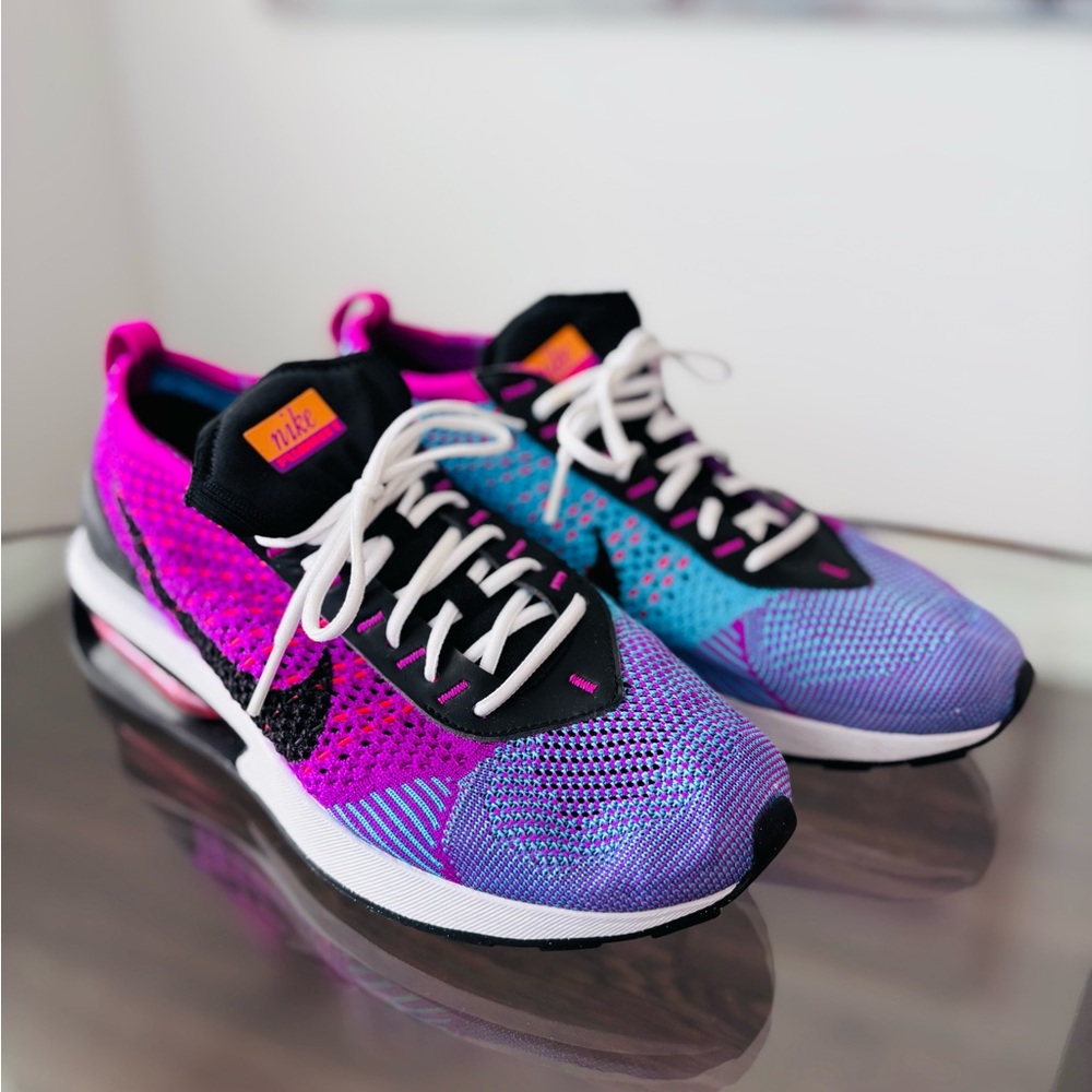 NIKE Air Max Flyknit Racer Fuchsia Dream Size 9